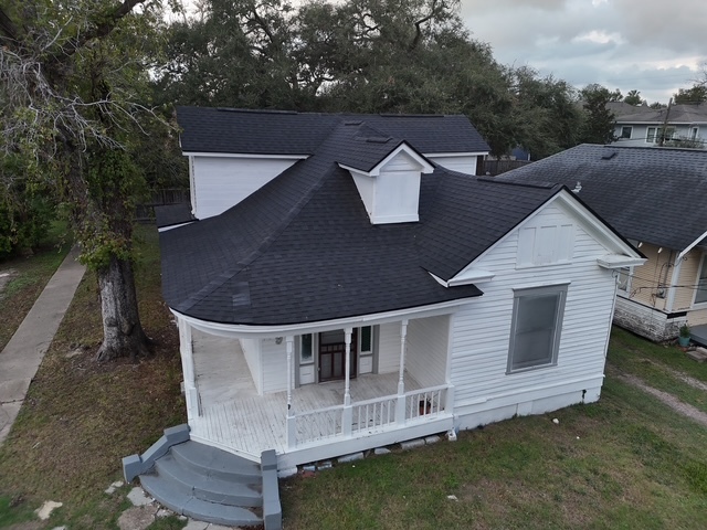 New roof, corner lot! - 519 W 14th St