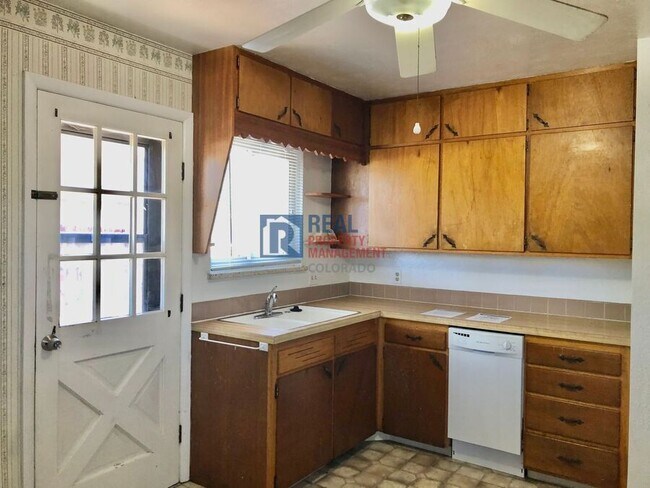 Building Photo - 3012 Butternut Dr