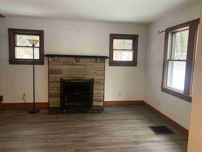 Building Photo - 3832 W Lake Rd