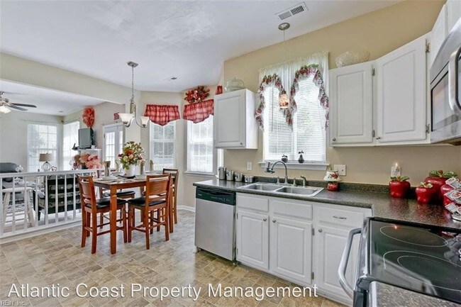Building Photo - 4 br, 2.5 bath House - 1100 Pin Oak Drive
