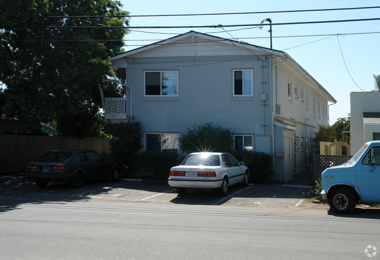 Building Photo - 141 Nectarine Ave