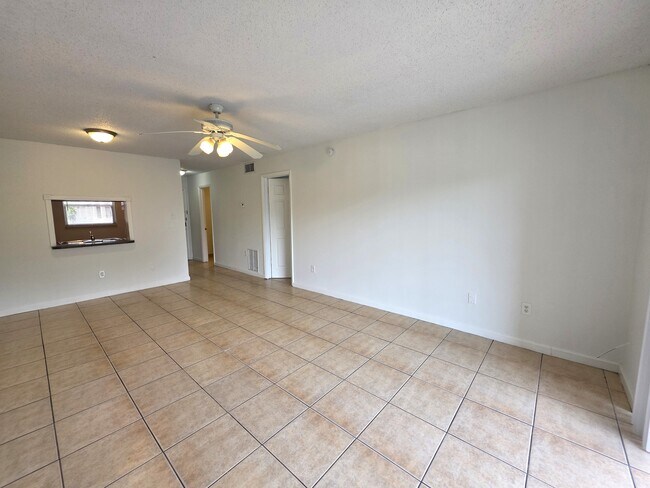 Foto del edificio - 2800 NW 56th Ave