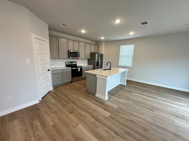 Building Photo - 14607 Emerio Dr