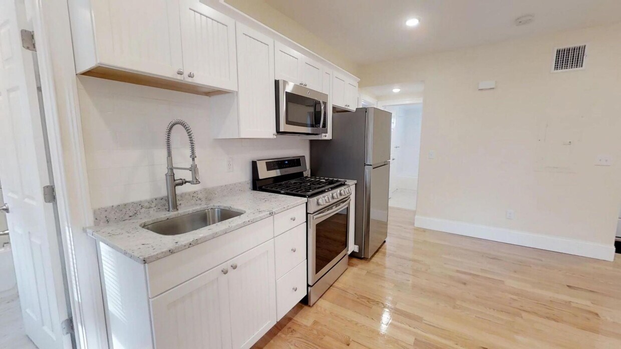 Foto principal - Central Location, All New, Central Heat/AC...