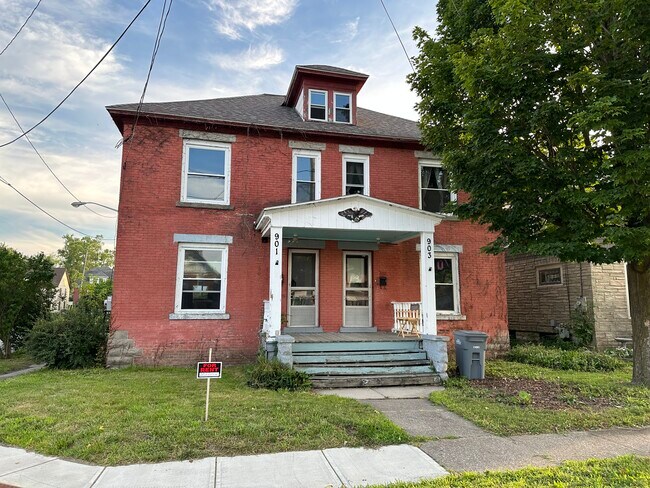 Foto del edificio - 901 W Main St