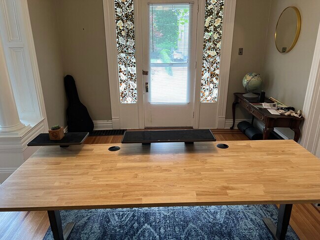 Photo - 185 Coral Ave Apartments