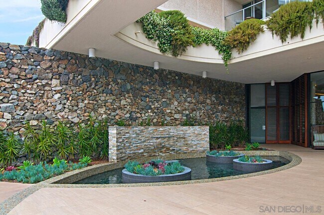 Building Photo - 1750 Avenida Del Mundo