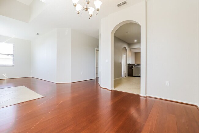 Foto del edificio - 5728 Woodruff Way