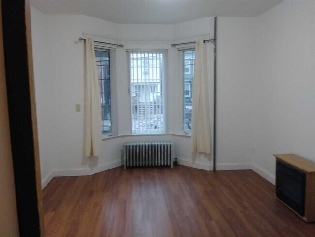 Foto del edificio - 54 Warner Ave