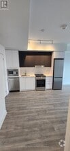 Building Photo - 5105-5105 Hurontario St