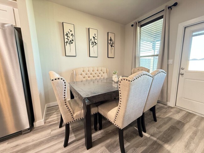 Building Photo - 6409 Bluebell Dr
