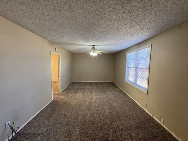 Foto del edificio - Home With 2 Living Areas Located Near School & W. Loop 289 / Marsha Sharp Fwy Access!