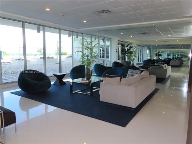 Foto del edificio - 5701 Collins Ave