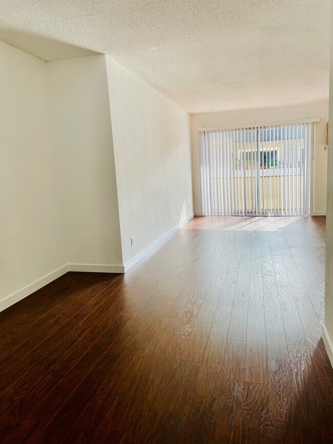 Living Room - 1831 Prosser Ave