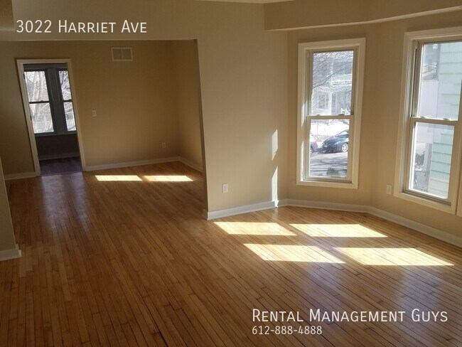 Foto del edificio - Beautiful 3 Bedroom! 2 Car Garage, Updated...