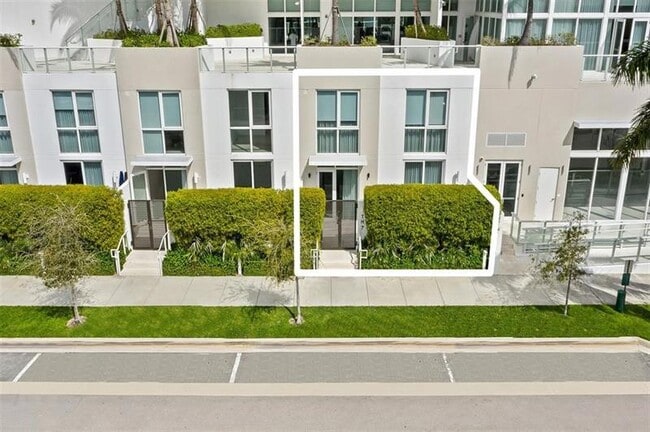 Building Photo - 401 N Birch Rd