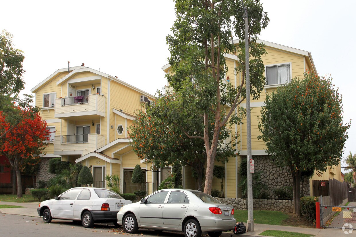Foto principal - 739-743 Saint Louis Ave