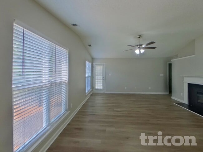 Foto del edificio - 722 Foxborough Rd