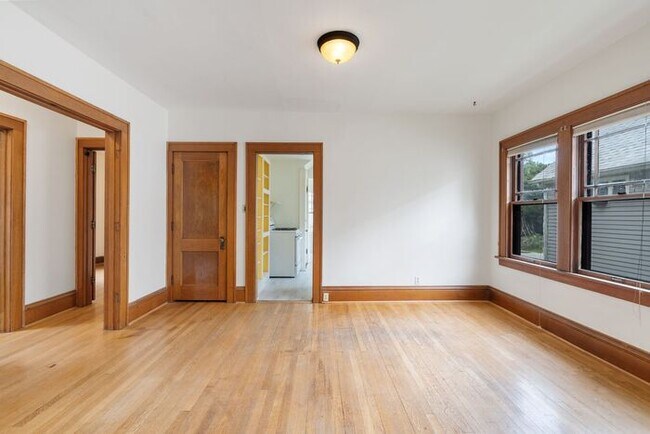 Foto del edificio - $1,450 | 2 Bedroom, 1 Bathroom 1st Floor A...