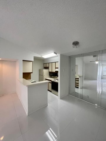 Building Photo - 2946 S University Dr