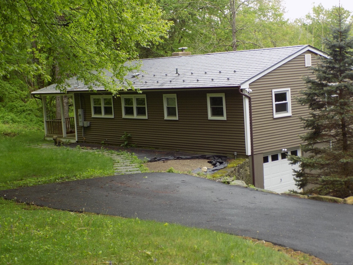 Primary Photo - 12 Fogarty Ln