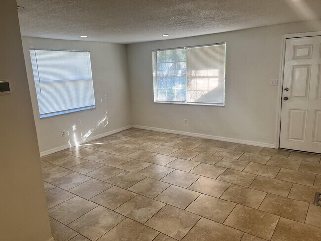 Building Photo - 5312 S Lockwood Ridge Rd
