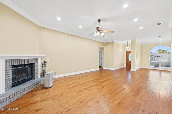 Foto del edificio - Stunning 4B / 2Bth Lynn Haven, Florida