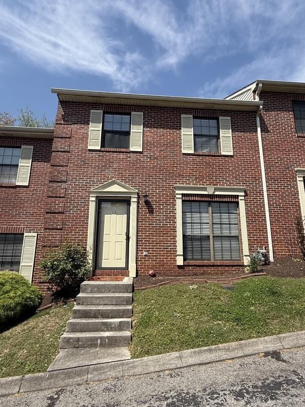 Primary Photo - 437 S Gallaher View Rd