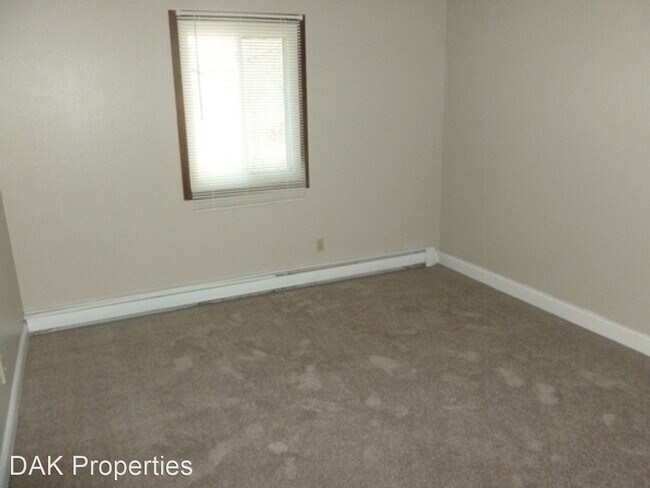 Building Photo - N114W15518-W15518 Sylvan Cir