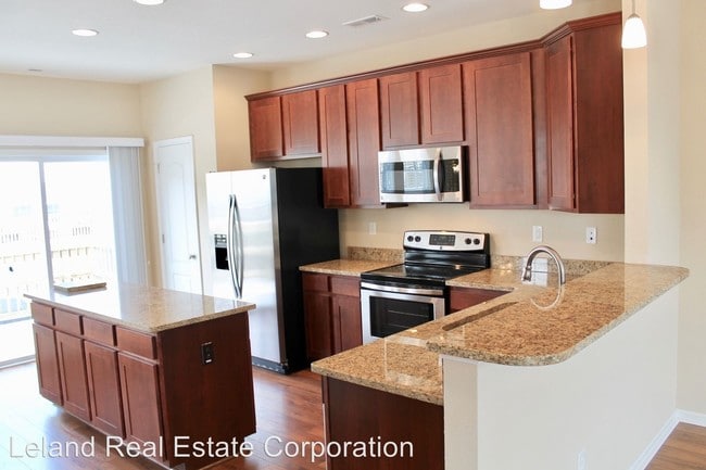 Building Photo - 225 Feldspar St
