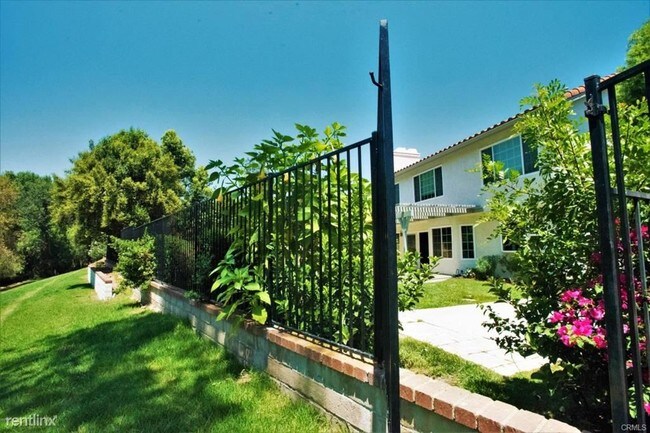 Building Photo - 4 br, 3 bath House - 6345 Daylight Dr