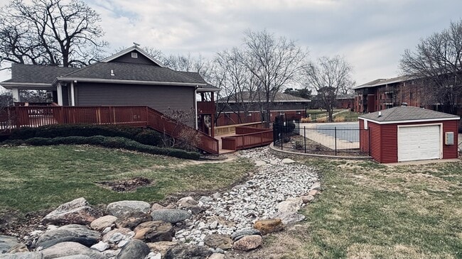 Building Photo - The Pointe on Fleur Apartments