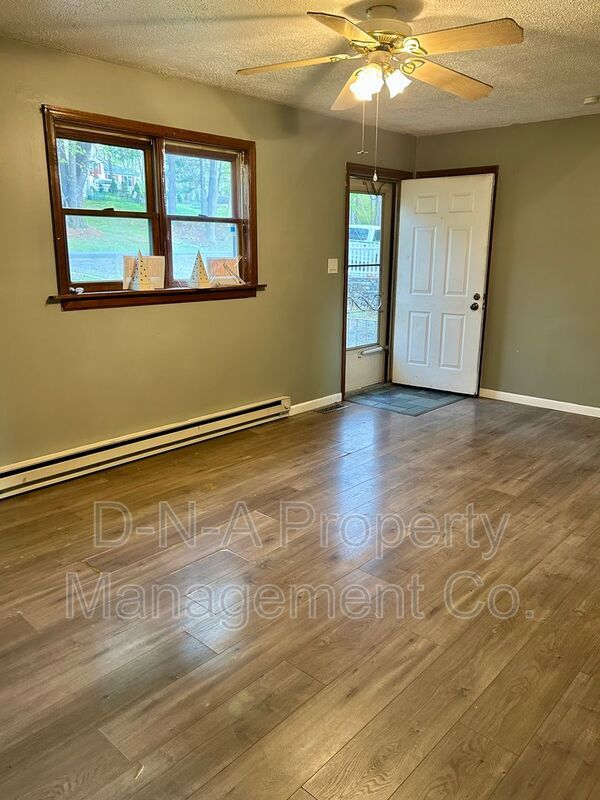 Foto del edificio - 5081 Pine Ridge Rd N