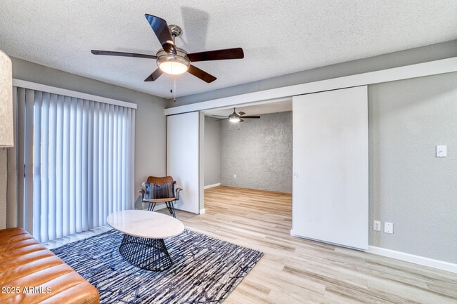 Foto del edificio - 5225 E Thomas Rd