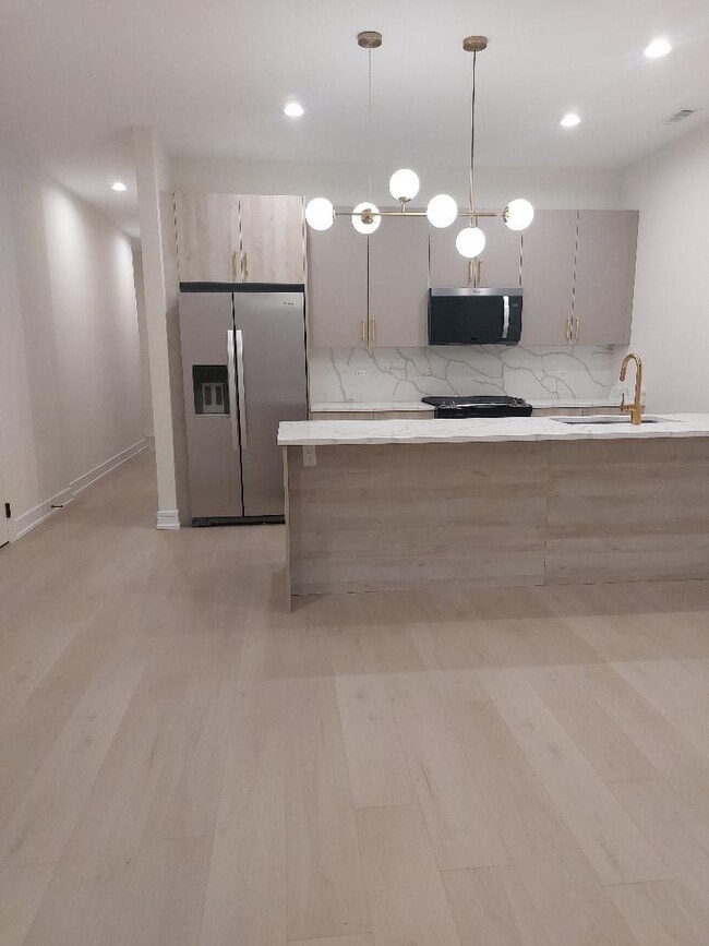 Foto del edificio - 4625 S Michigan Ave