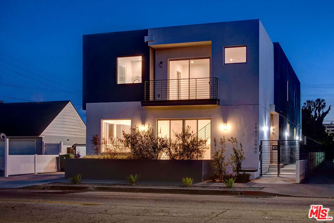 1949 S Barrington Ave Unit 1, Los Angeles, CA 90025 Apartment for