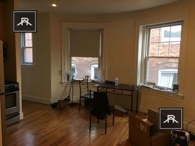 Foto del edificio - 4 bedroom in Brookline MA 02446