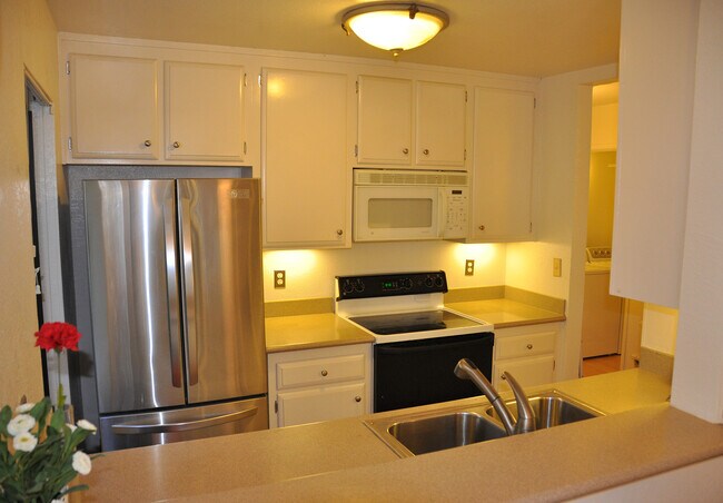 Foto del edificio - 765 N Rengstorff Ave APT 9