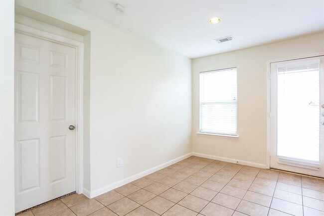 Building Photo - 3311 Legends Mill Dr