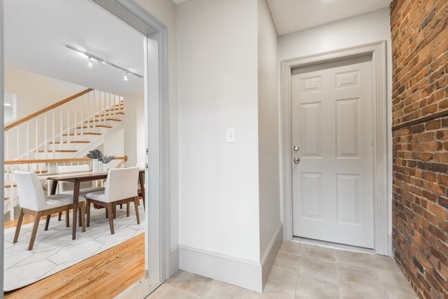 Foto del edificio - 36 Sciarappa St