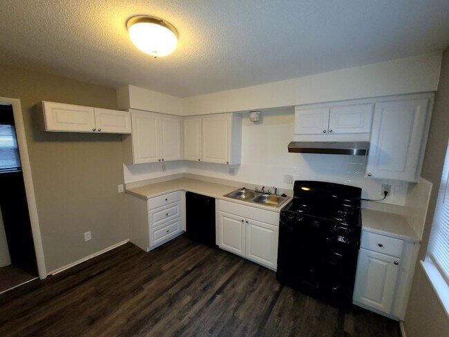 Building Photo - 5040-5042 N Topping Duplex