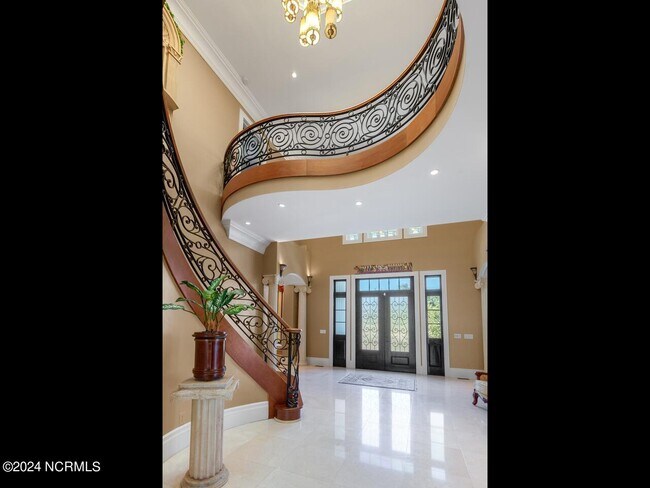 Building Photo - 2116 Anson Dr