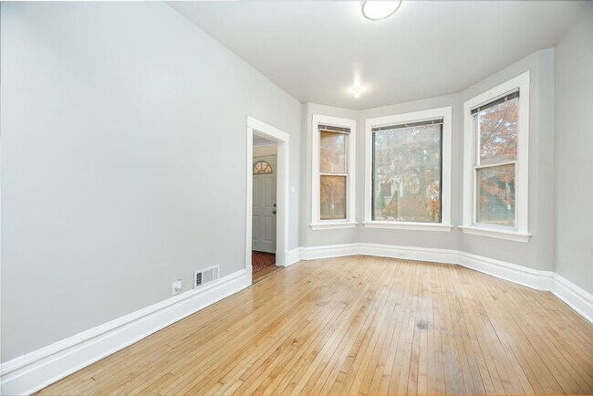 Foto del edificio - 2820 N Sacramento Ave