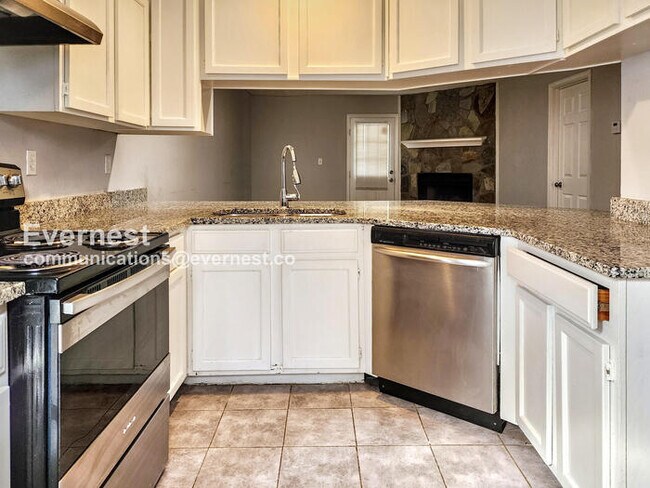 Foto del edificio - 1942 Cornell Way