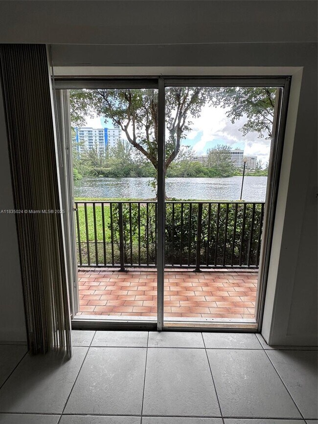 Foto del edificio - 4805 NW 7th St