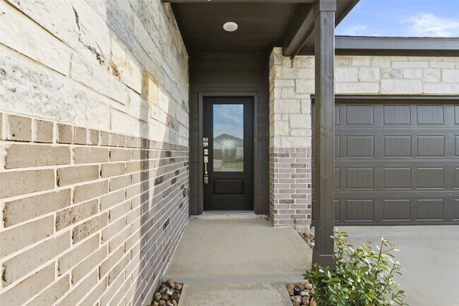 Building Photo - 28627 Bluebonnet Grotto Dr