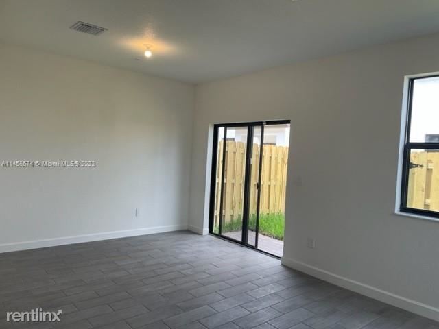 Building Photo - 4 br, 2.5 bath Townhome - 240 SW 159th Way