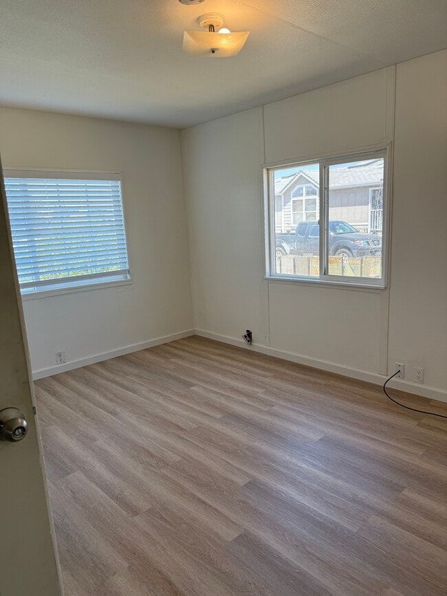 Foto del edificio - 38760 Dinosaur Point Rd