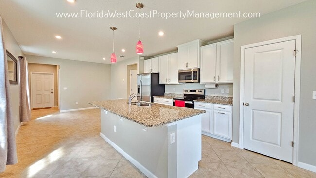 Building Photo - LOVELY 3 BEDROOM/2 BATH HOME within SUMMERWOODS PARRISH! AVAILABLE NOW!
