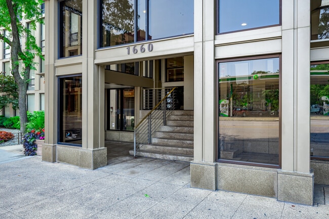 Building Photo - 1660 N La Salle Dr